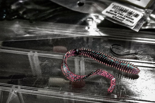 Zipper Drop Shot Curly Shaker